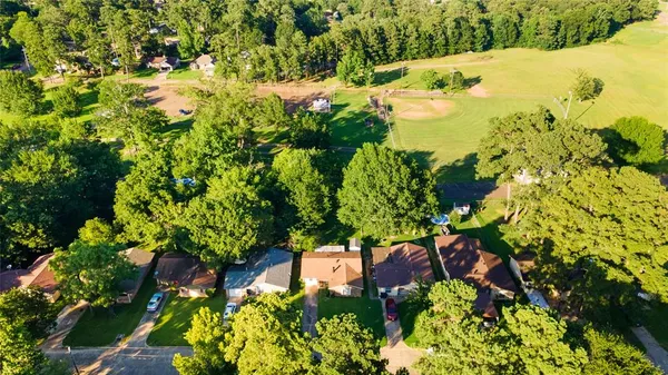 $1,799 | 417 Carroll Avenue, Wake Village, TX 75501