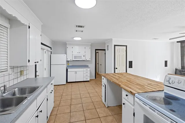 $1,799 | 417 Carroll Avenue, Wake Village, TX 75501