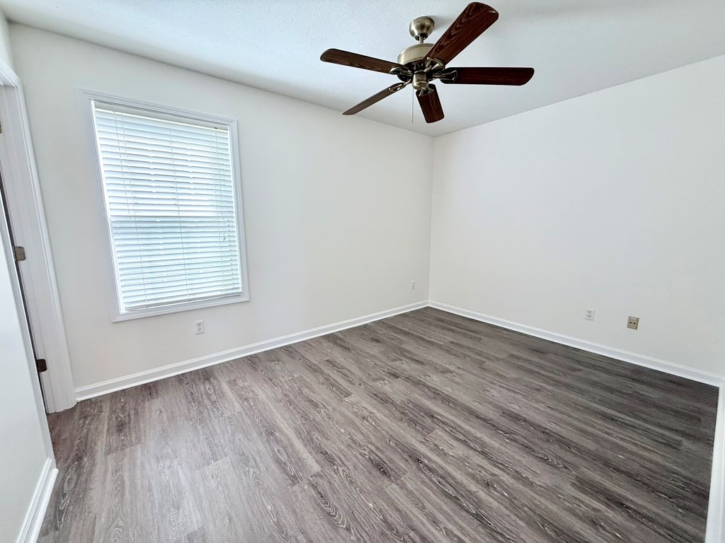 497 Sivley Road Hopkinsville, KY 42240 - Photo 15 of 20 wooden floor in an empty room with a window