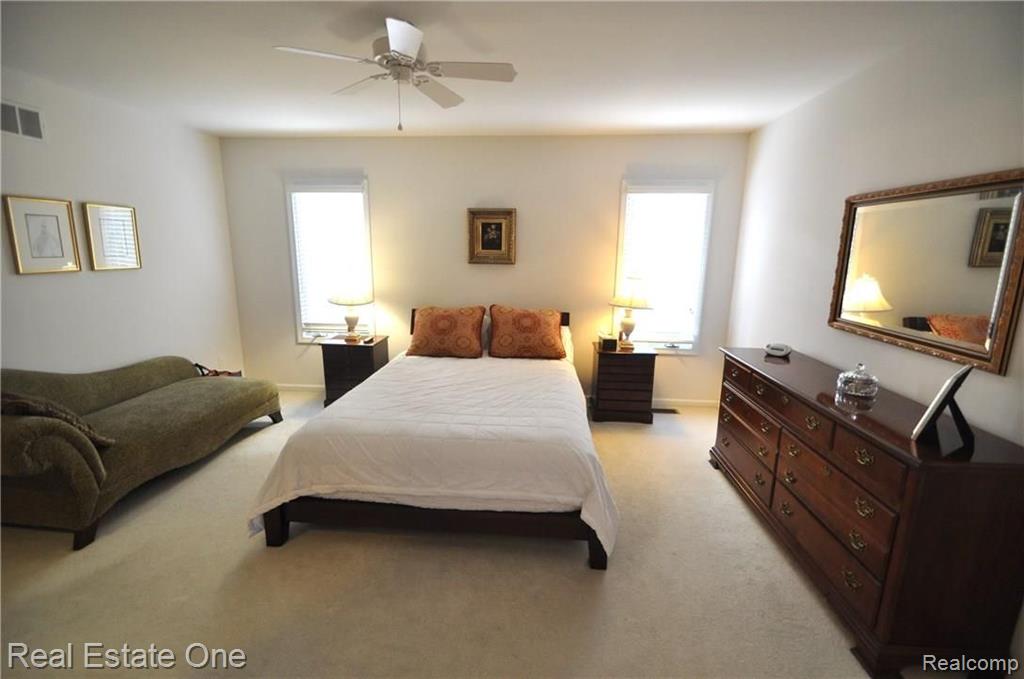 427 Mystic Valley Rochester Hills, MI 48307 - Photo 30 of 40