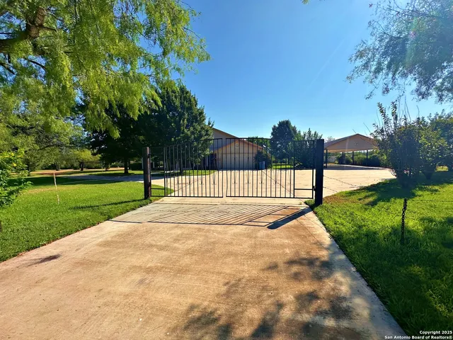 $575,000 | 508 Lagunillas Avenue, Charlotte, TX 78011