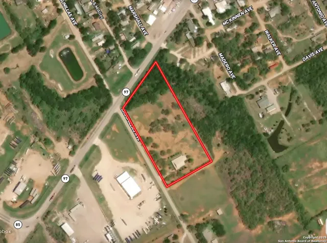 $575,000 | 508 Lagunillas Avenue, Charlotte, TX 78011