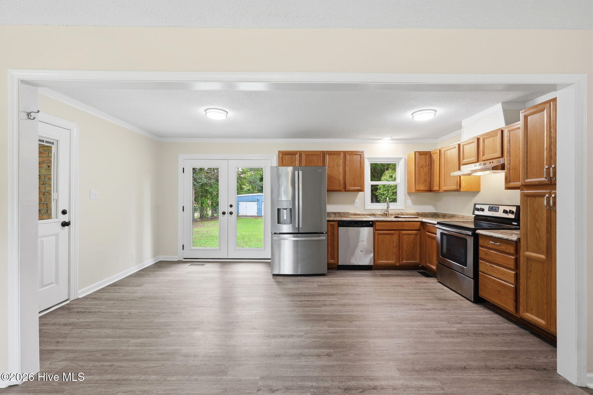 1040 Broad Creek Road New Bern, NC 28560 - Photo 8 of 47 Kithcen and dining area