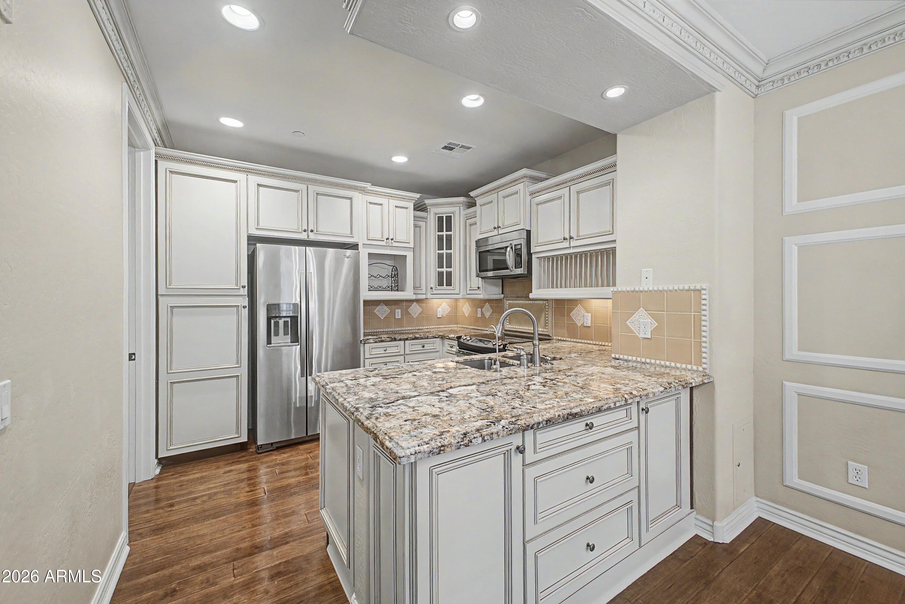2450 East Roma Avenue Phoenix, AZ 85016 - Photo 13 of 37 Perfect for hosting