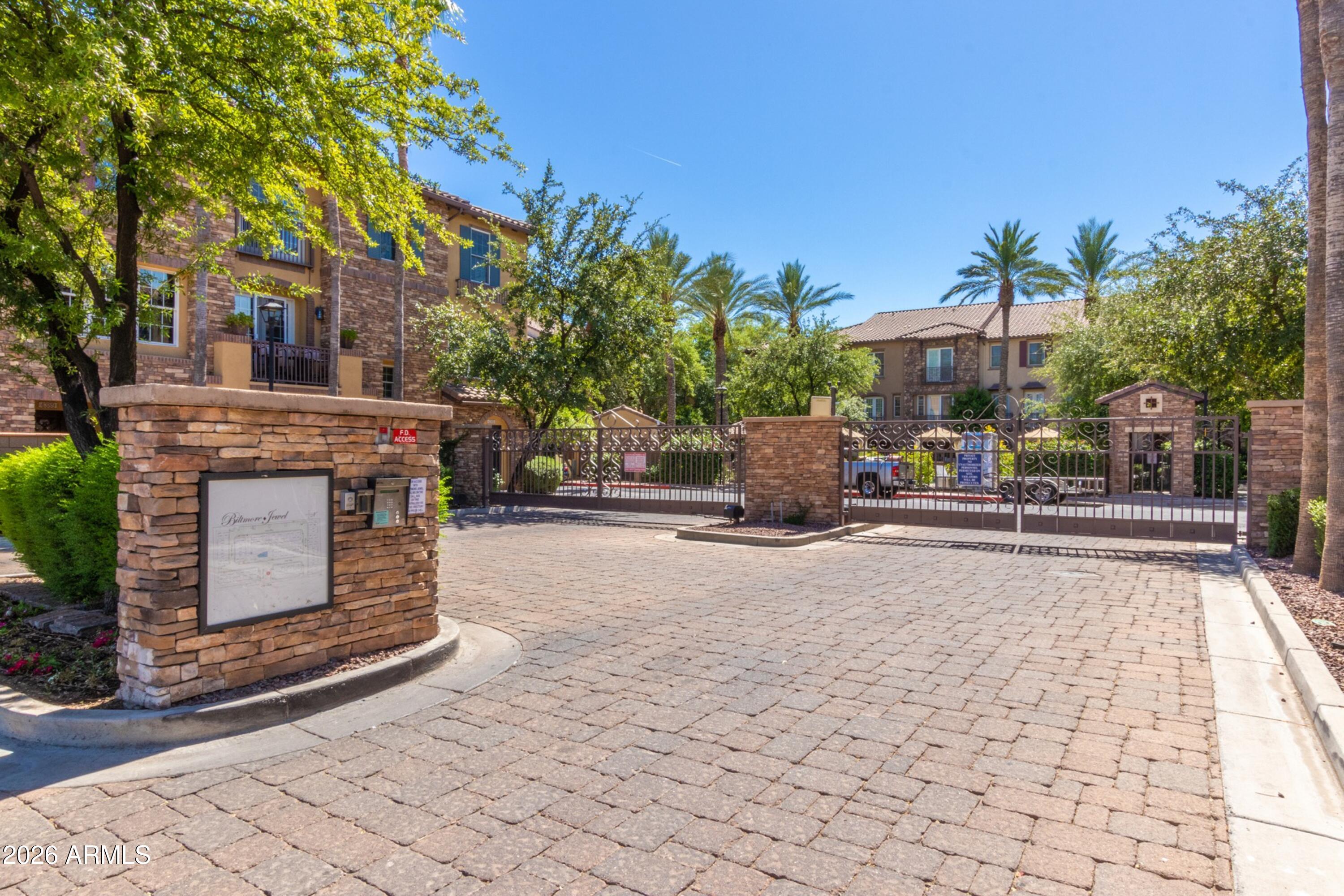 2450 East Roma Avenue Phoenix, AZ 85016 - Photo 3 of 37 Biltmore Jewel
