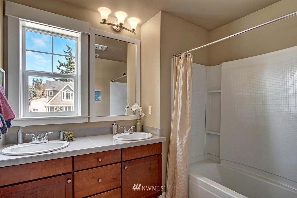 5518 Northeast 9th Street Renton, WA 98059 - Photo 11 of 14
