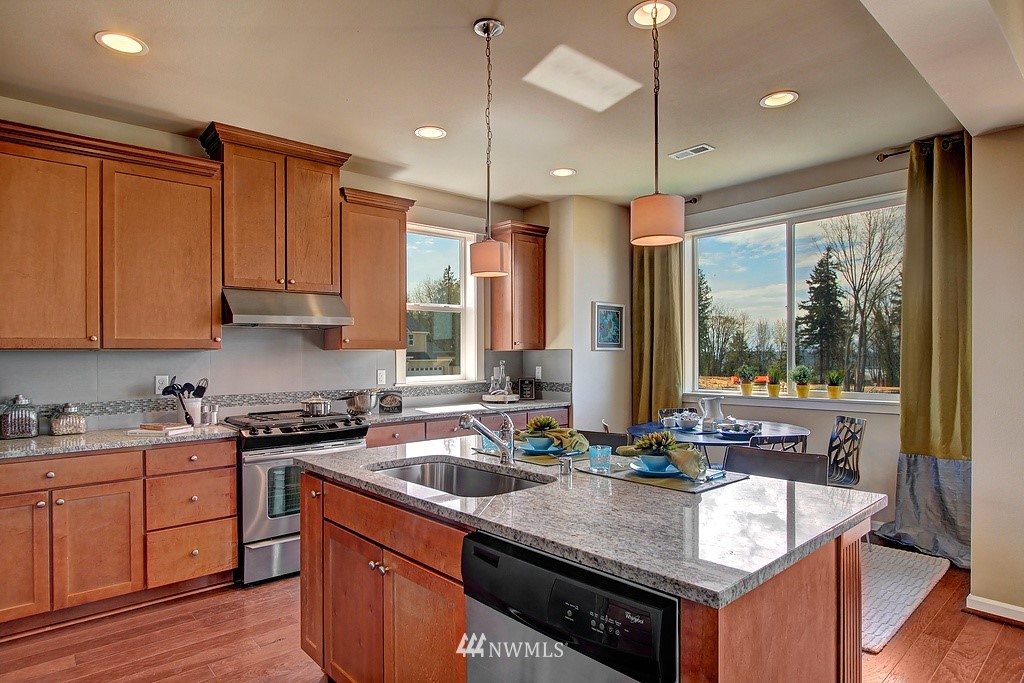 5518 Northeast 9th Street Renton, WA 98059 - Photo 3 of 14