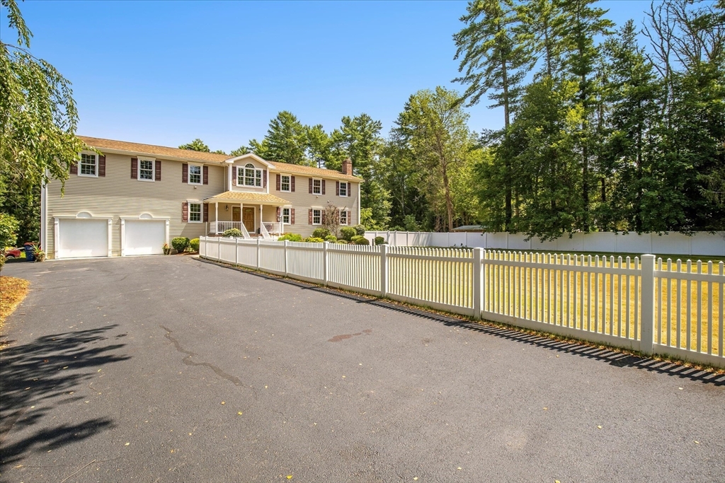 220 Mattapoisett Road Rochester, MA 02770 - Photo 3 of 40