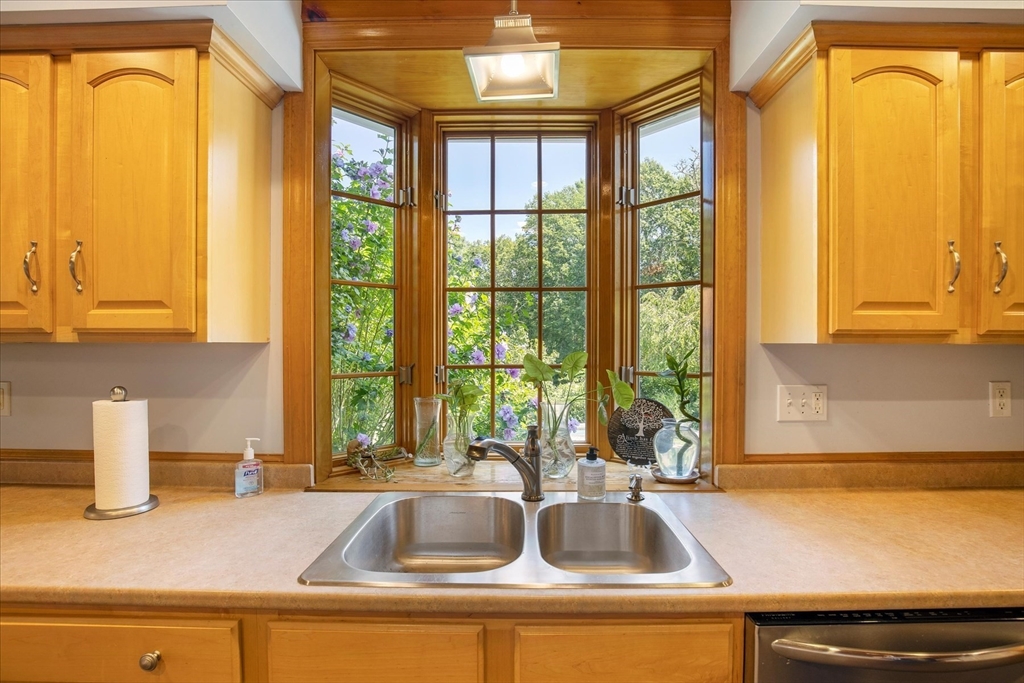 220 Mattapoisett Road Rochester, MA 02770 - Photo 8 of 40