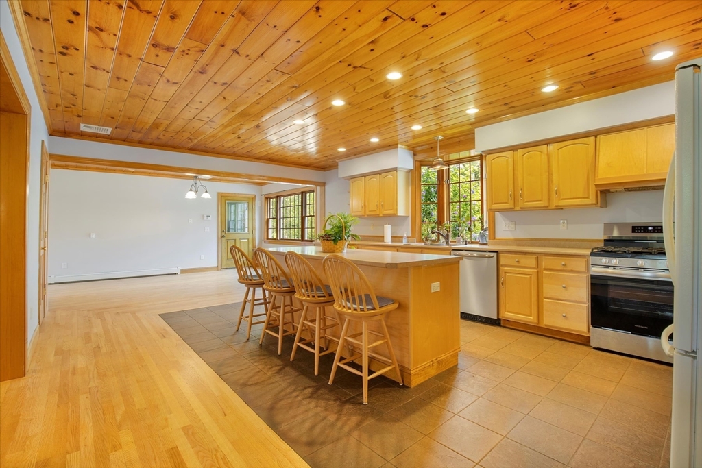 220 Mattapoisett Road Rochester, MA 02770 - Photo 9 of 40