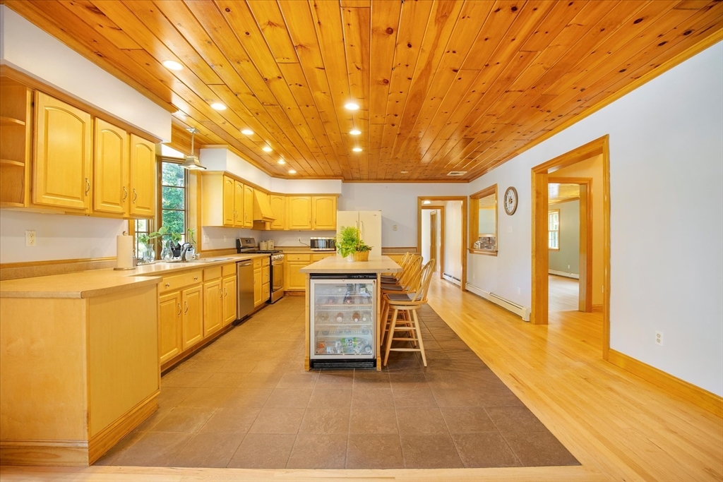 220 Mattapoisett Road Rochester, MA 02770 - Photo 10 of 40
