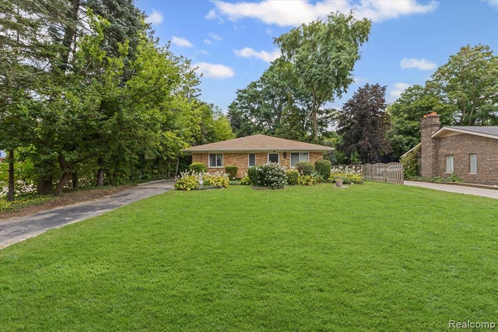 49222 Fairchild Road Macomb, MI 48042 - Photo 27 of 34 Gallery Image 27