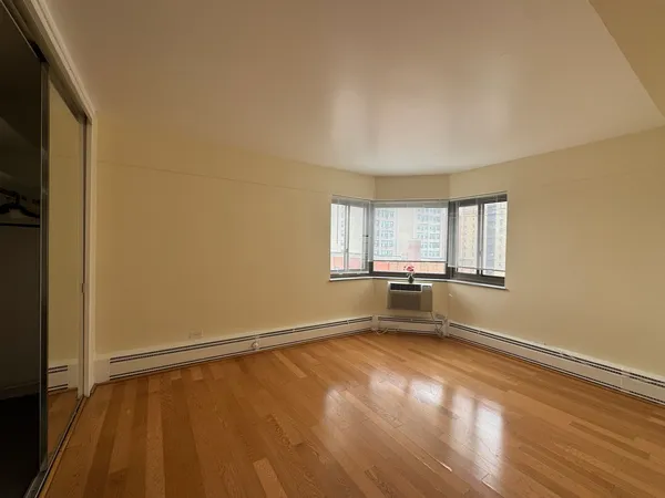 $1,200 | 7337 South South Shore Drive, Unit 1221, Chicago, IL 60649