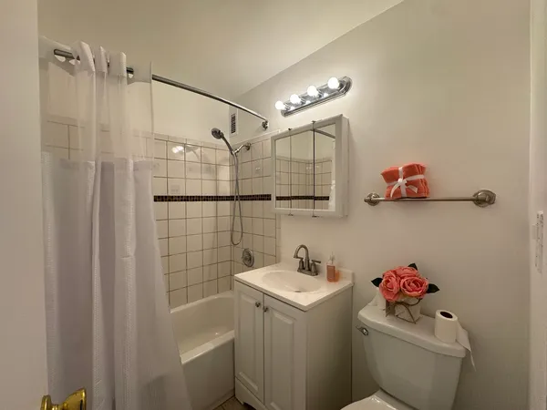 $1,200 | 7337 South South Shore Drive, Unit 1221, Chicago, IL 60649