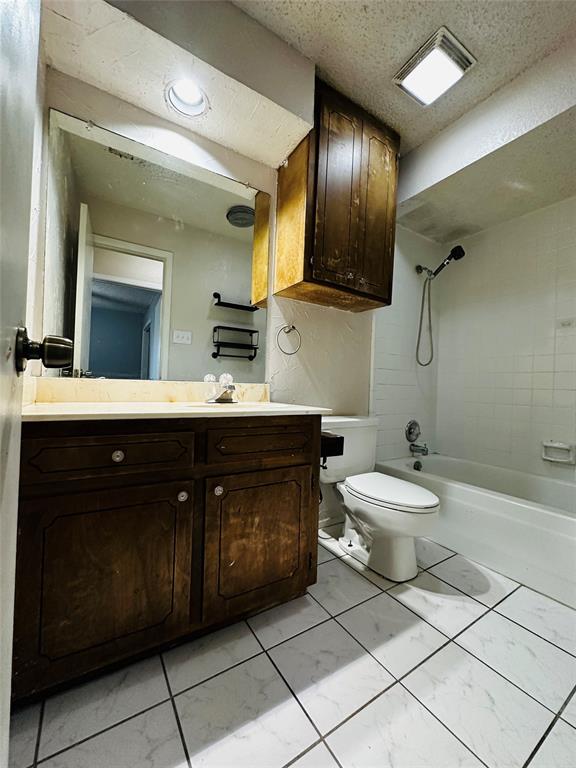 6741 Ridgetop Road North Richland Hills, TX 76182 - Photo 21 of 40 Hall Bathroom