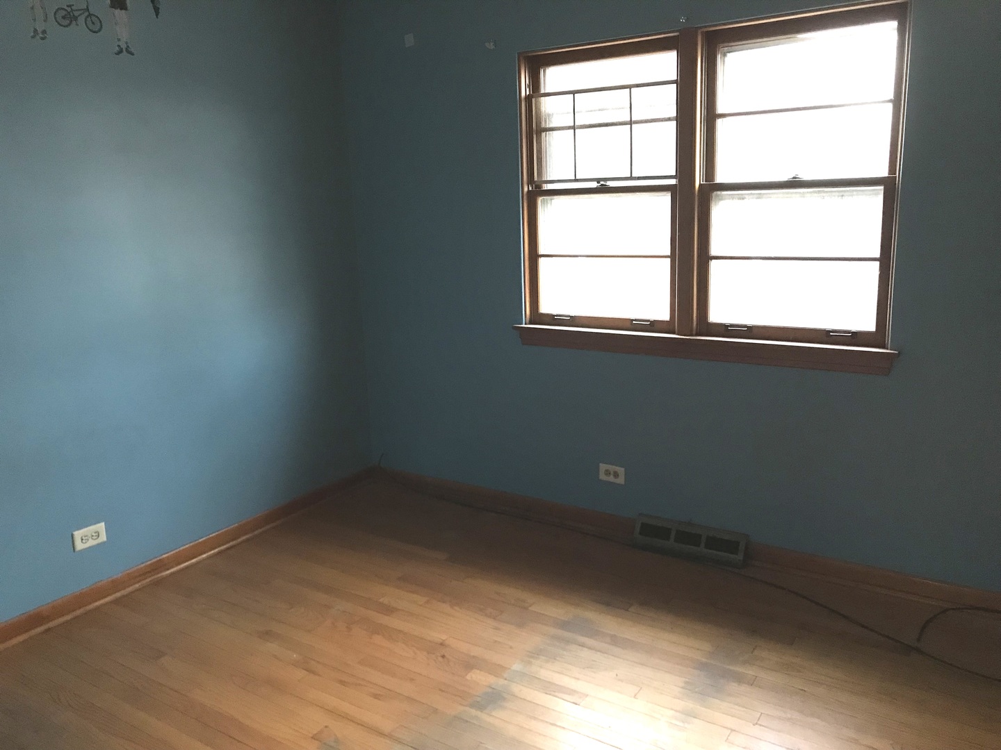 7331 Ogden Avenue Lyons, IL 60534 - Photo 12 of 15 an empty room with a window