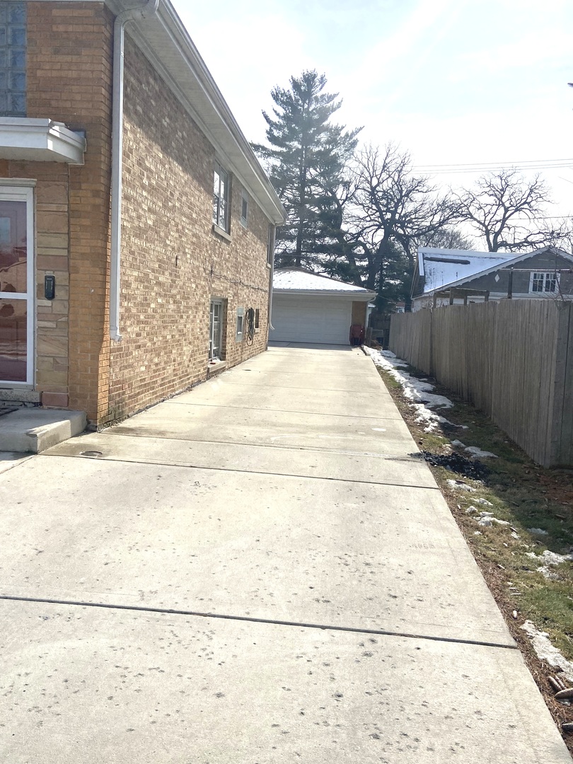 7331 Ogden Avenue Lyons, IL 60534 - Photo 5 of 15 a backyard of a house