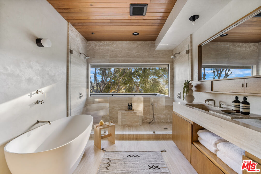 20711 Hillside Drive Topanga, CA 90290 - Photo 16 of 41