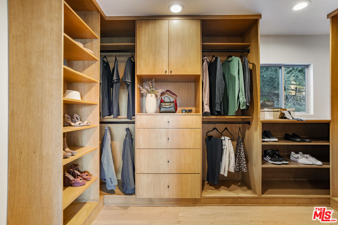 20711 Hillside Drive Topanga, CA 90290 - Photo 21 of 41 a view of walk in closet