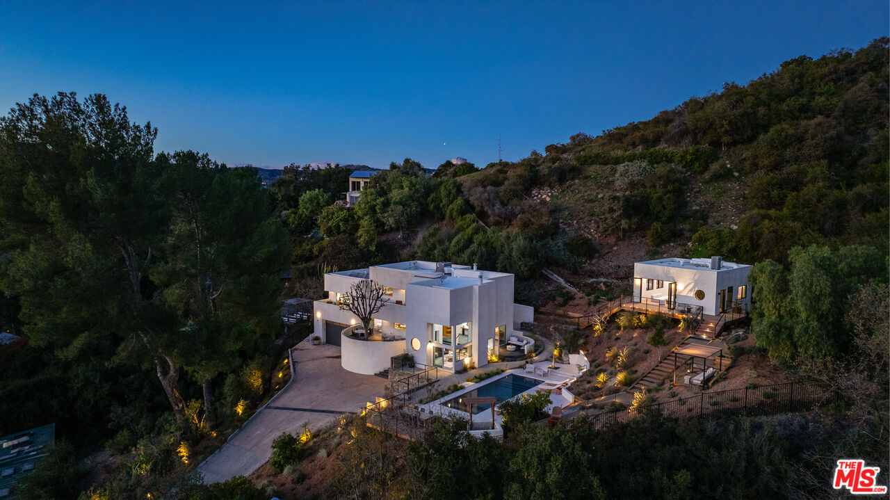 20711 Hillside Drive Topanga, CA 90290 - Photo 41 of 41 a view of a city from a building