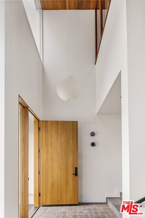 20711 Hillside Drive Topanga, CA 90290 - Photo 10 of 41 a view of hallway with shower