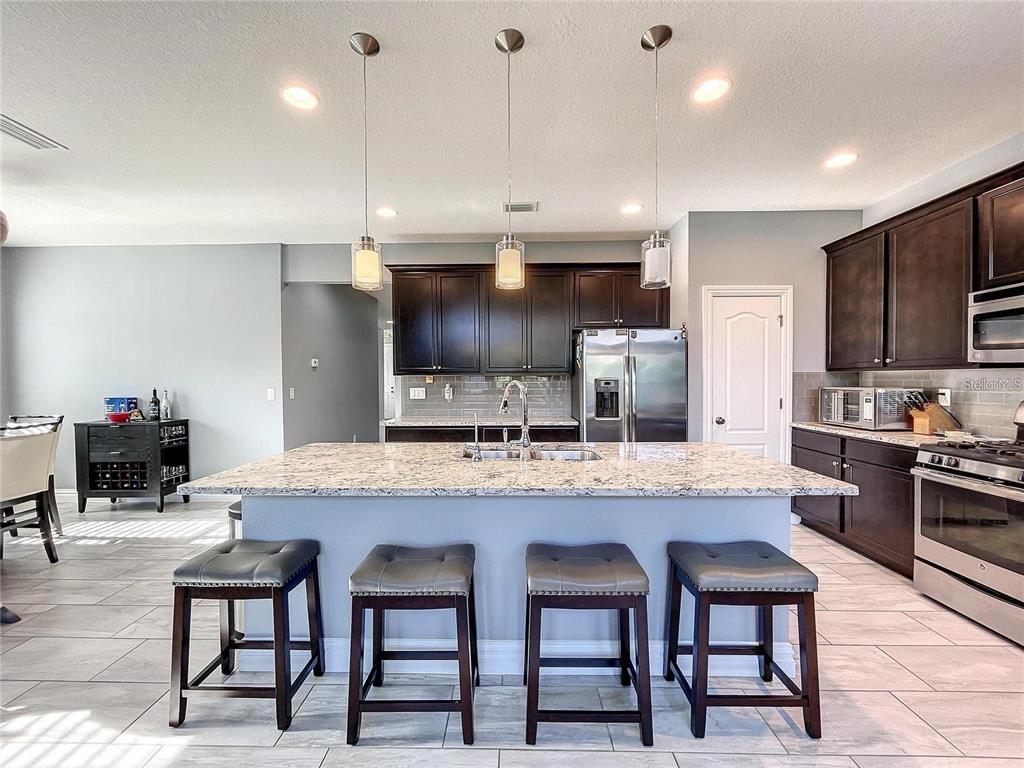 14322 Parkside Ridge Way Lithia, FL 33547 - Photo 3 of 33