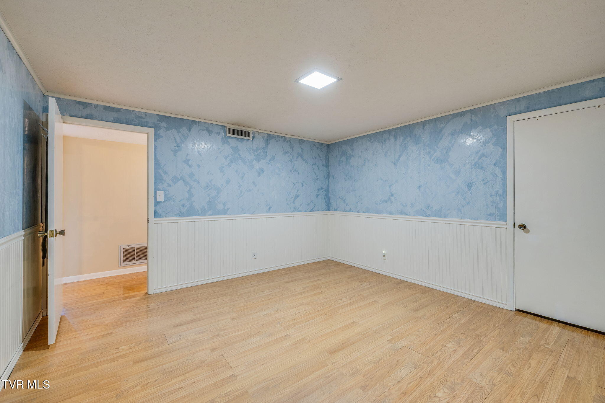 400 Old Castle Road Kingsport, TN 37660 - Photo 42 of 56 042