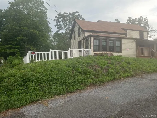 $2,950 | 157 Cream Street, Poughkeepsie, NY 12601
