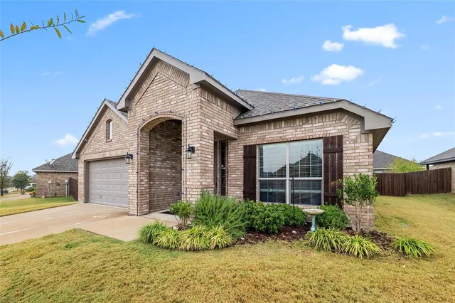 $355,000 | 231 Old Settler's Trail, Waxahachie, TX 75167