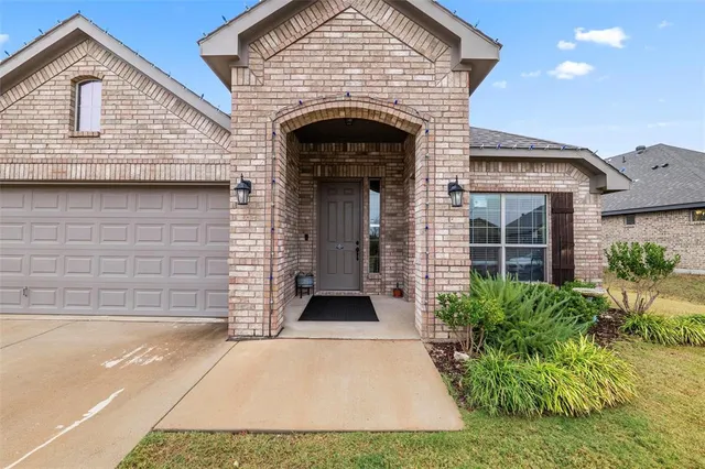 $355,000 | 231 Old Settler's Trail, Waxahachie, TX 75167