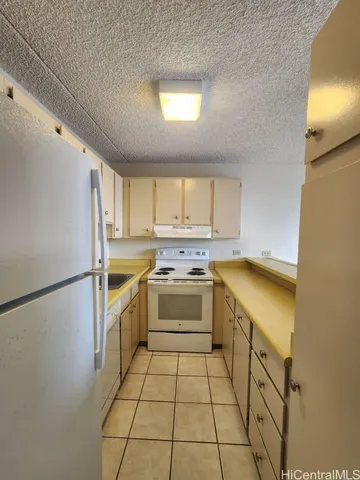 $2,400 | 411 Hobron Lane, Unit 2303, Honolulu, HI 96815