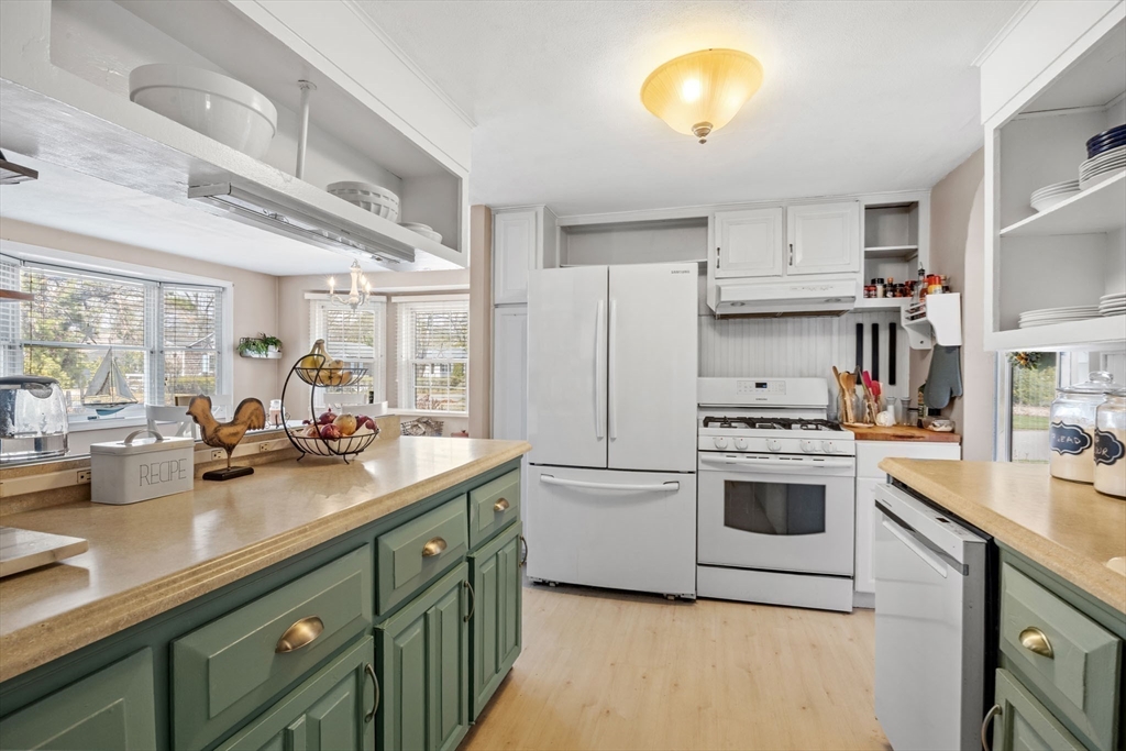 25 Clover Lane Mashpee, MA 02649 - Photo 12 of 37