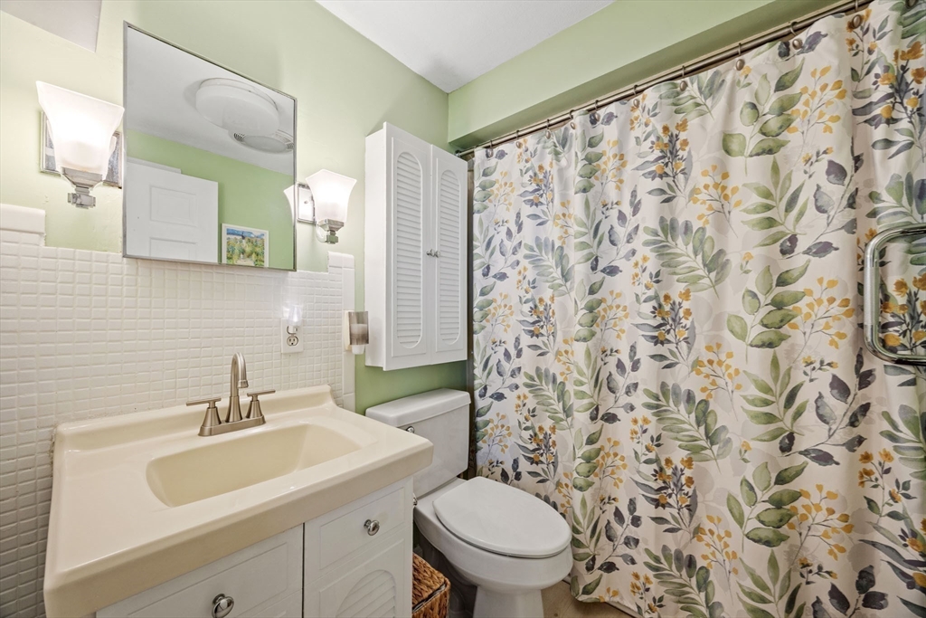 25 Clover Lane Mashpee, MA 02649 - Photo 20 of 37