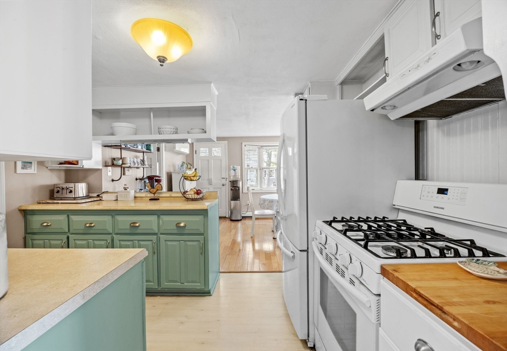 25 Clover Lane Mashpee, MA 02649 - Photo 10 of 37