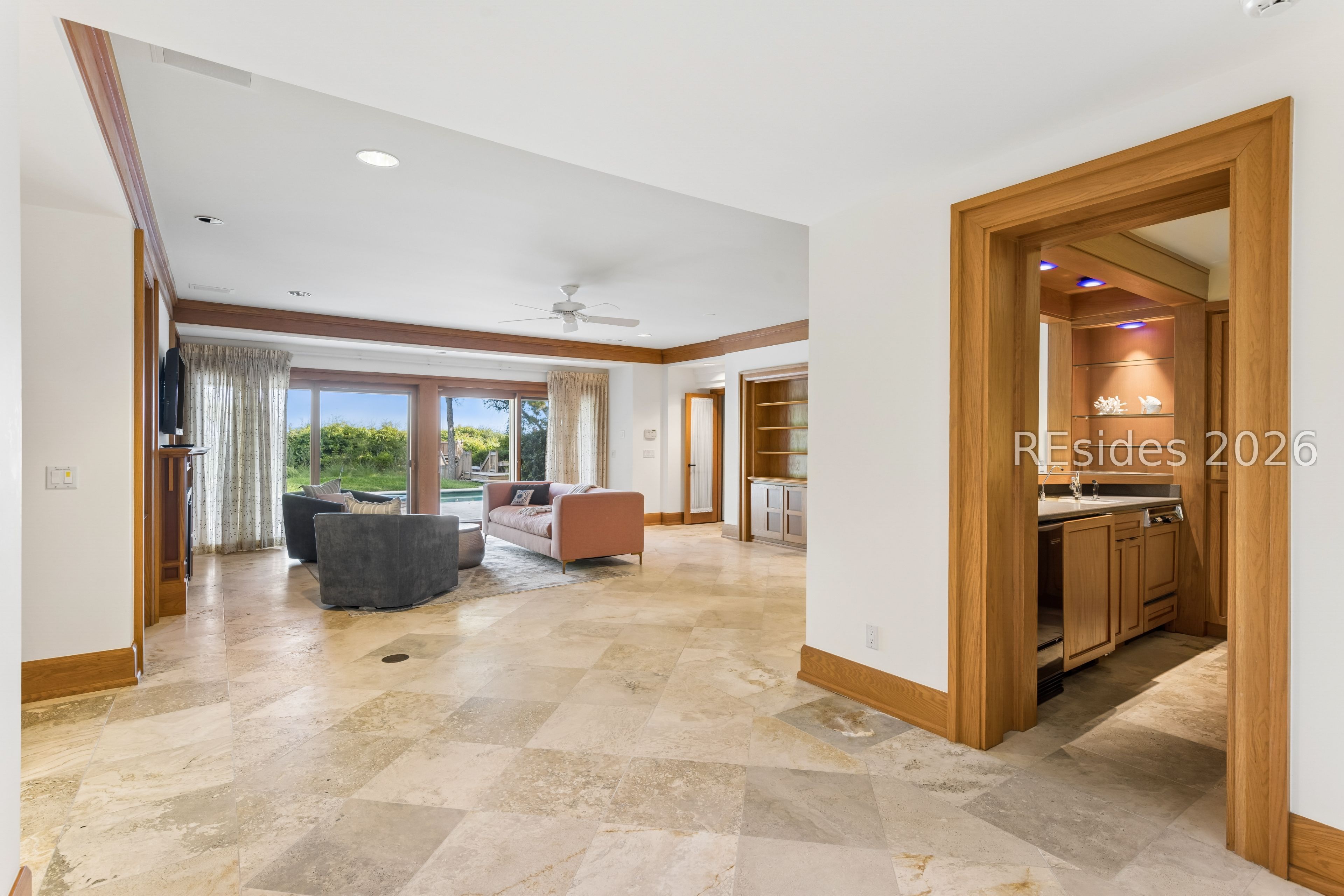 21 Red Cardinal Road Hilton Head Island, SC 29928 - Photo 36 of 54 Frist Floor Great Rm with walk-in wet bar