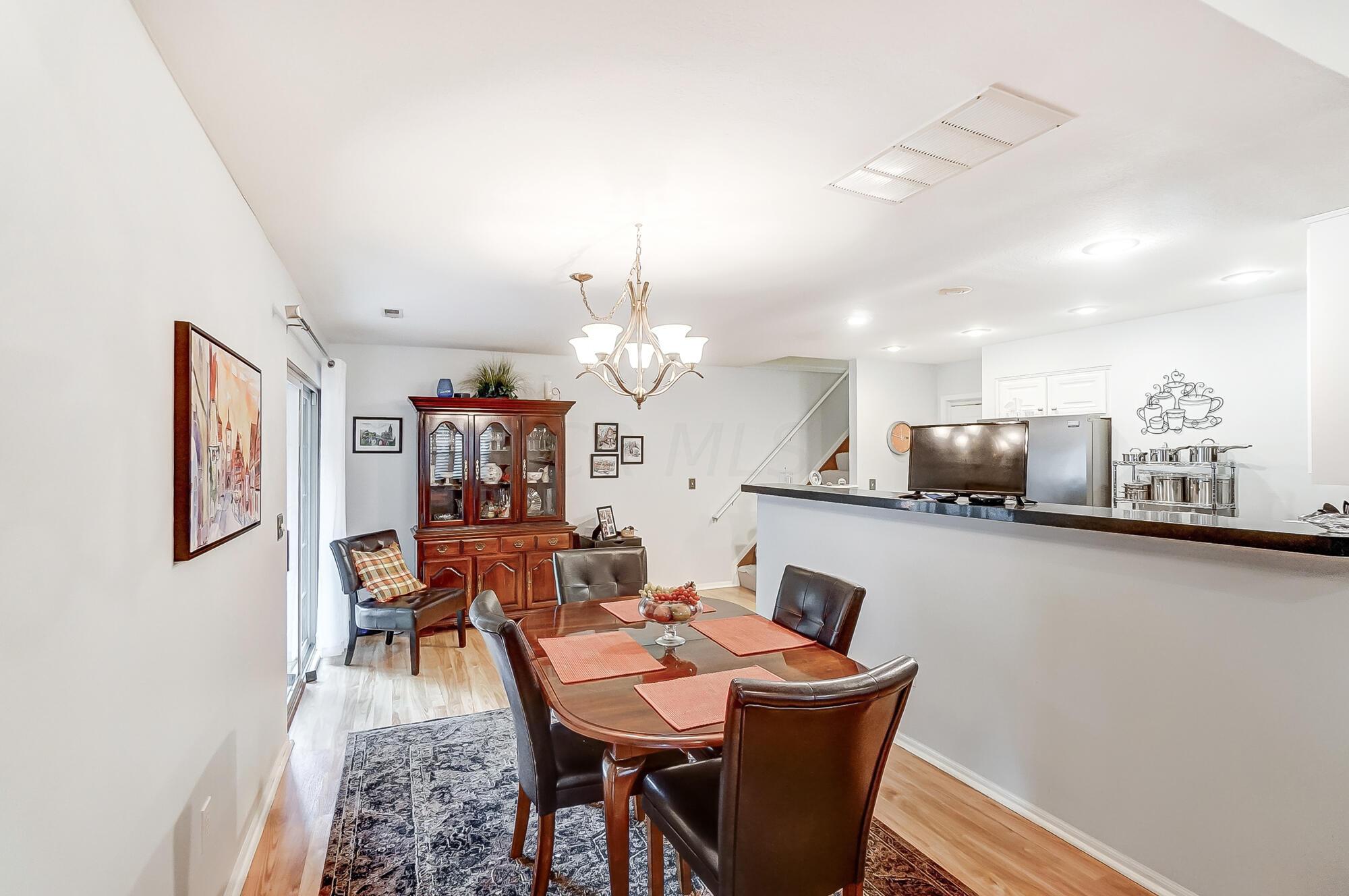214 Cameron Ridge Drive Columbus, OH 43235 - Photo 15 of 54 Dining Room