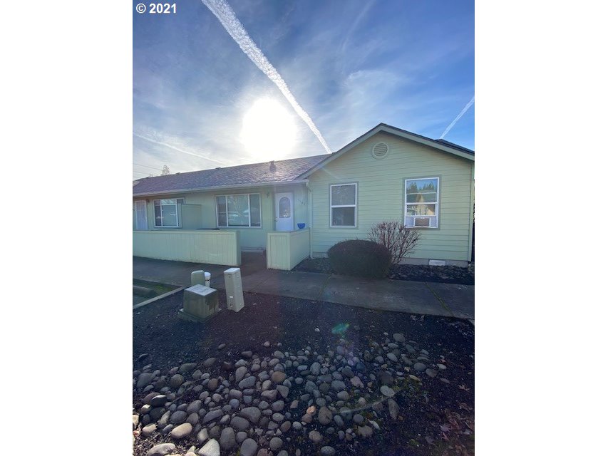 5542 E Street Springfield, OR 97478 - Photo 1 of 25