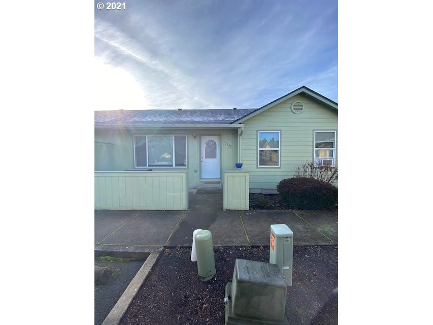5542 E Street Springfield, OR 97478 - Photo 2 of 25