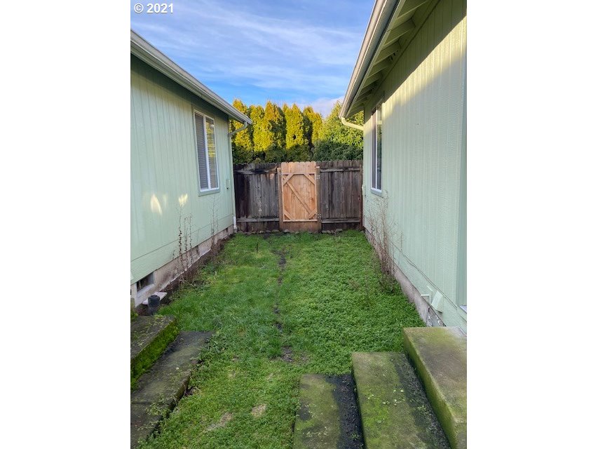 5542 E Street Springfield, OR 97478 - Photo 5 of 25