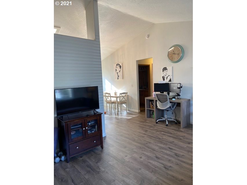 5542 E Street Springfield, OR 97478 - Photo 7 of 25