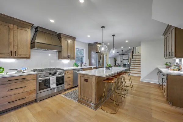 $1,095,000 | 15 Windsor Drive, Charleston, SC 29407