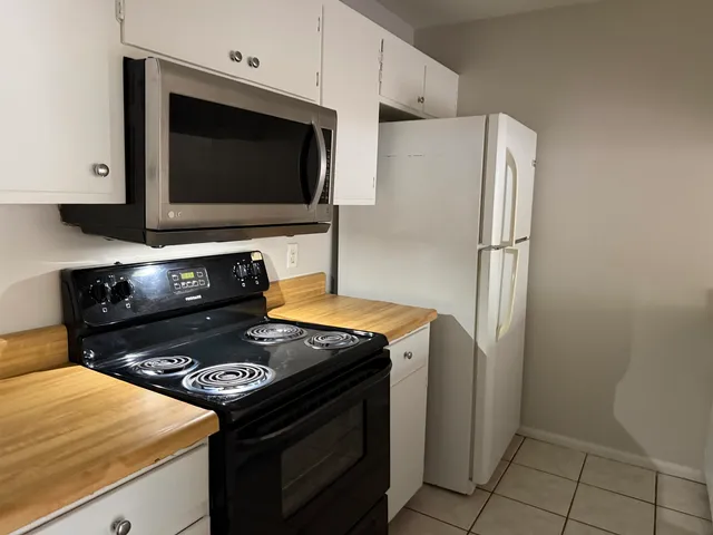 $1,400 | 203 Parkbrook Circle, Tallahassee, FL 32301