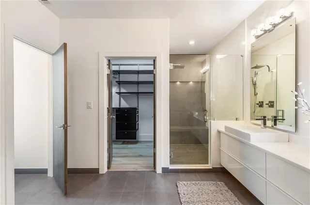 a view of a house with backyard and porch