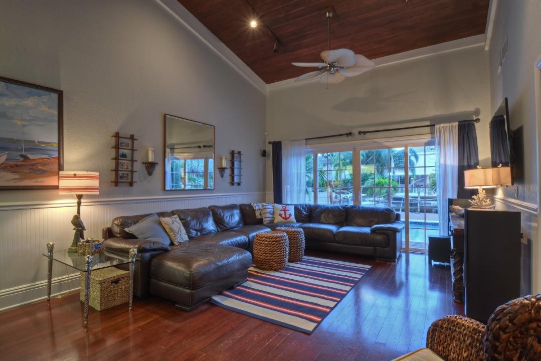 532 Southwest 15th Road Boca Raton, FL 33432 - Photo 15 of 61 Family Room with vaulted ceiling