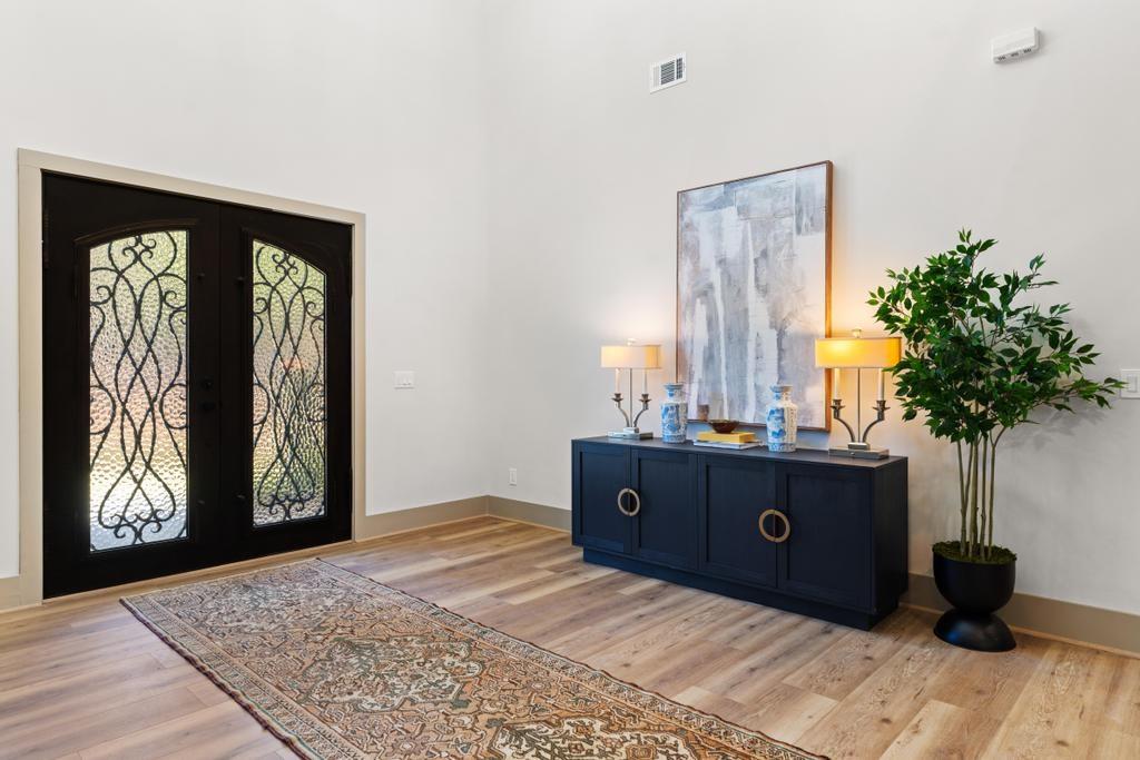 4611 Medlock Bridge Road Peachtree Corners, GA 30097 - Photo 3 of 36 a bedroom with a bed and a potted plant