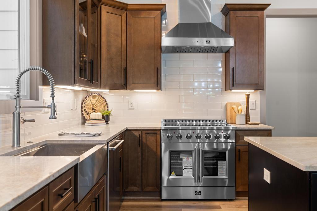 4611 Medlock Bridge Road Peachtree Corners, GA 30097 - Photo 10 of 36 a kitchen with a sink and a stove