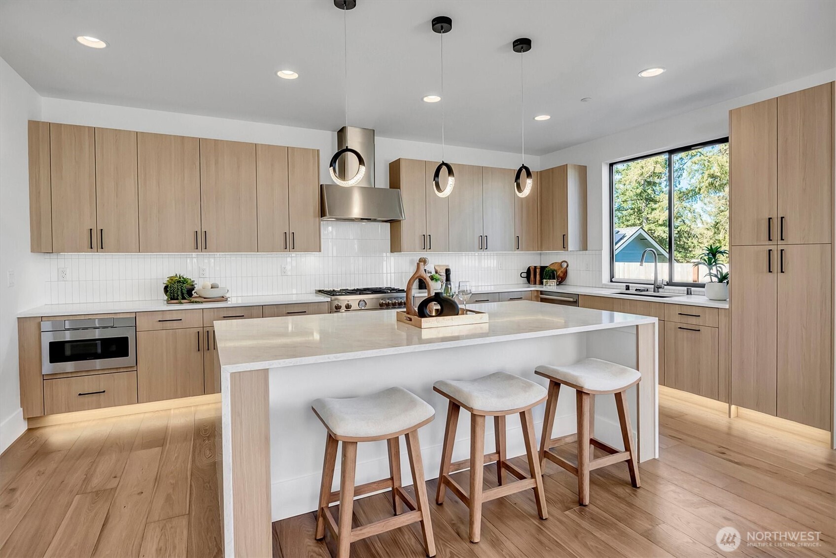 16219 Simonds Road Northeast Kenmore, WA 98028 - Photo 7 of 38