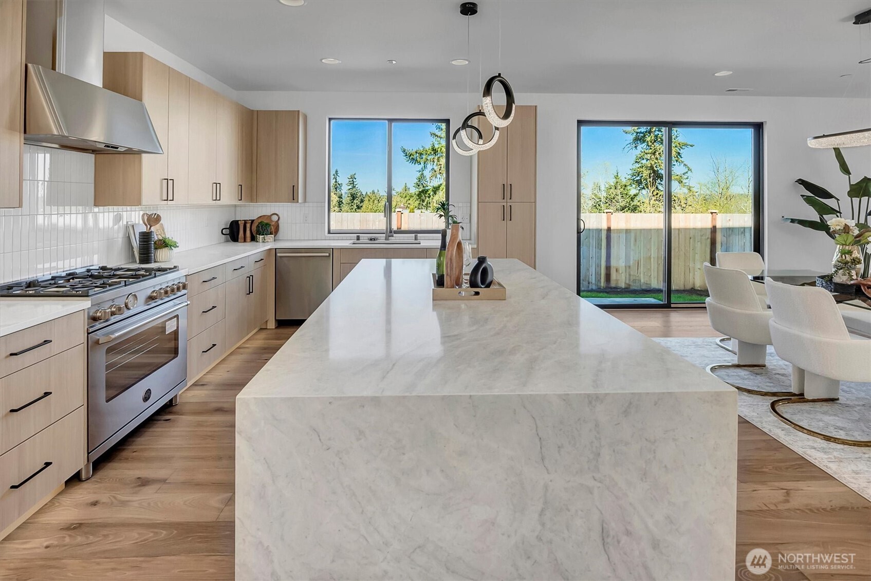 16219 Simonds Road Northeast Kenmore, WA 98028 - Photo 8 of 38