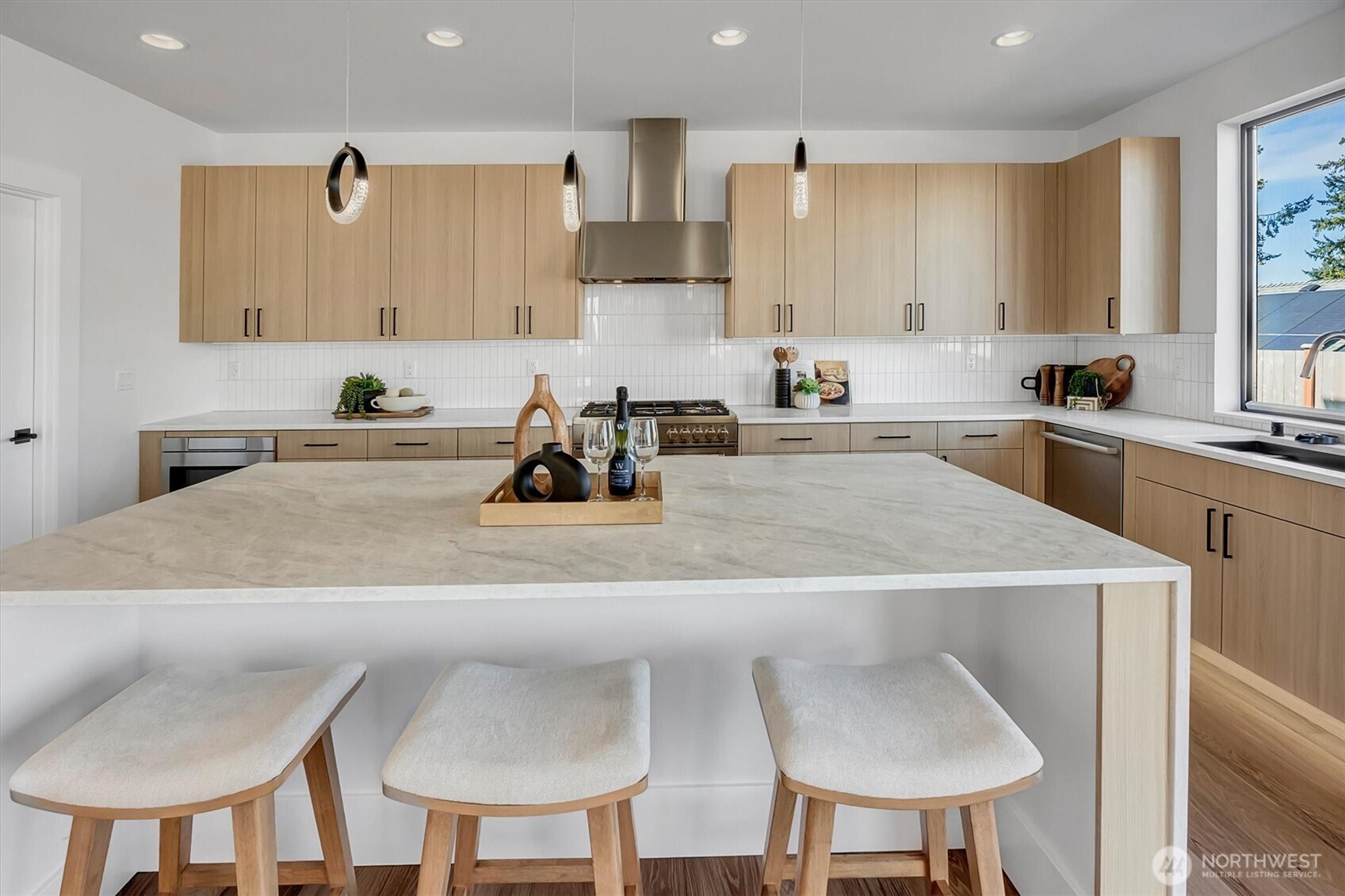 16219 Simonds Road Northeast Kenmore, WA 98028 - Photo 9 of 38