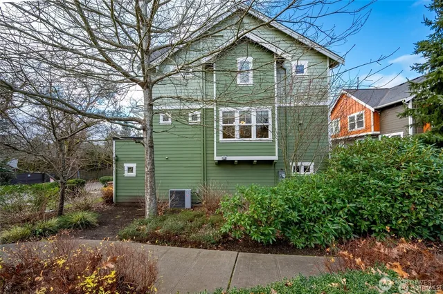 $4,500 | 5801 55th Avenue Northeast, Unit A, Seattle, WA 98105